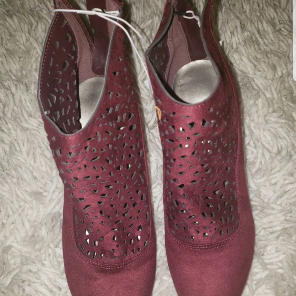 Burgundy closed toe heels